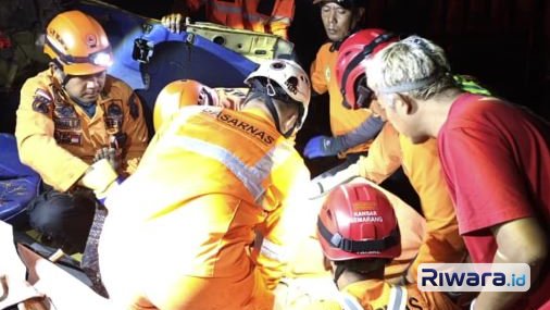 SAR gabungan mengevakuasi sopir truk yang terjepit kabin